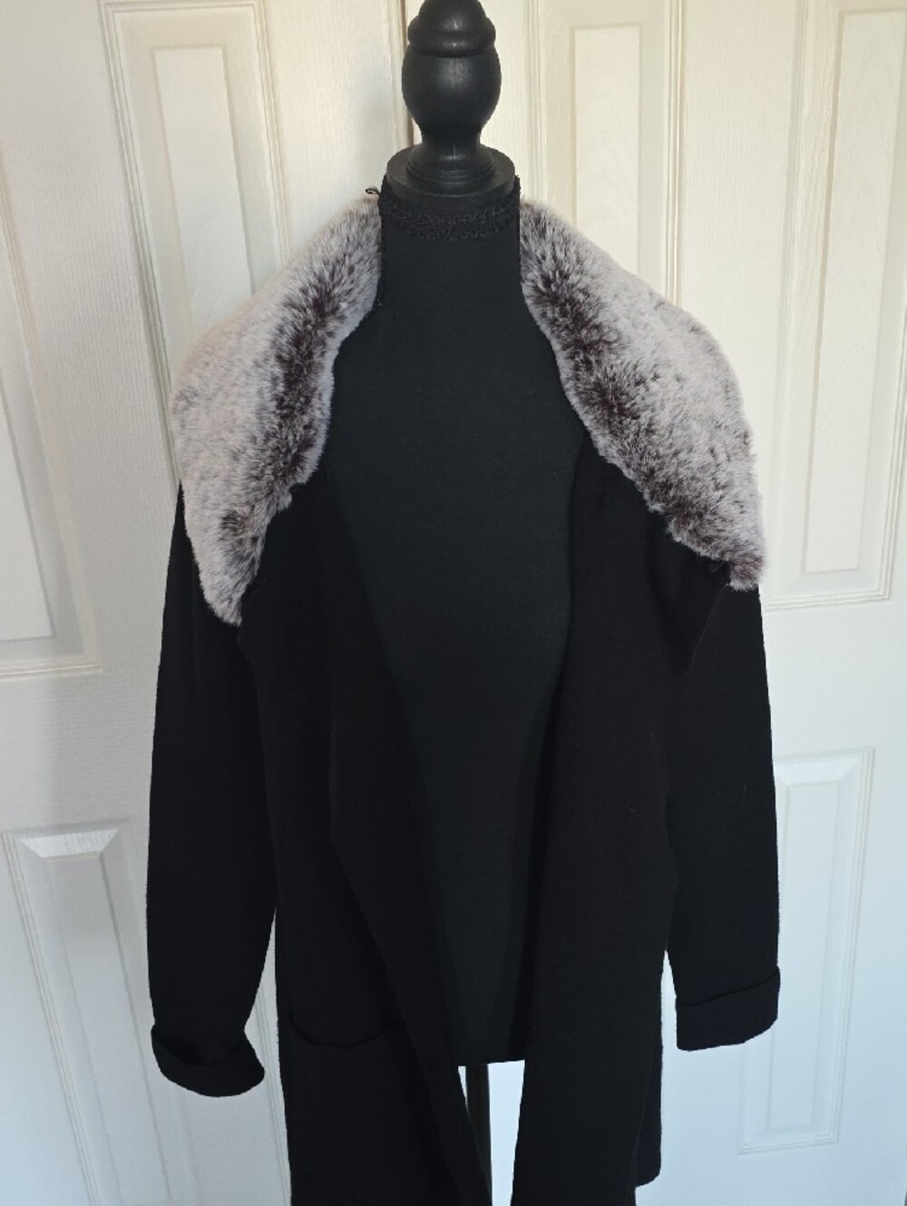 Jones New York Black Sweater Coat with Gray Faux Fur Collar Large - Picture 6 of 7